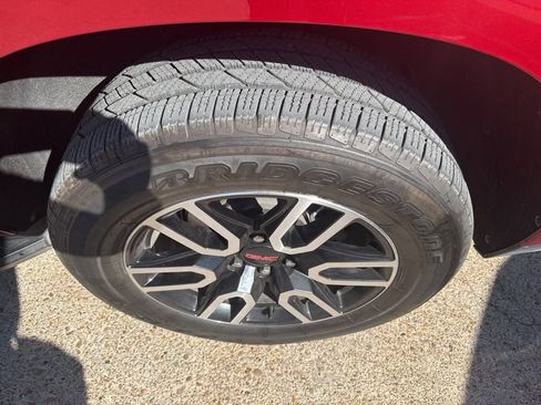 Used 2022 GMC Yukon XL AT4 image 3