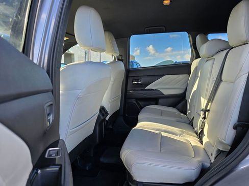 Used 2022 Mitsubishi Outlander SEL image 16