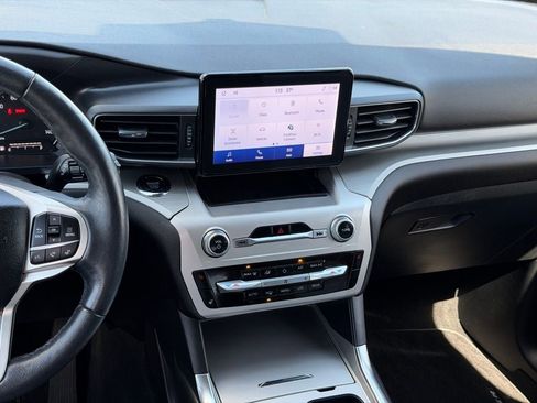 Certified 2022 Ford Explorer XLT w/ Equipment Group 202A image 29