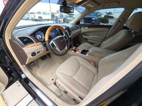 Used 2012 Chrysler 300 Limited w/ Luxury Group image 12