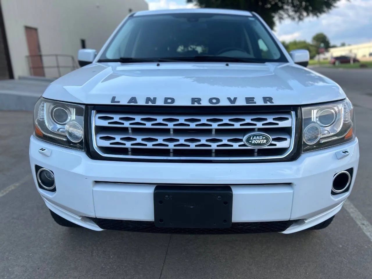 Used 2014 Land Rover LR2 AWD/4WD image 3