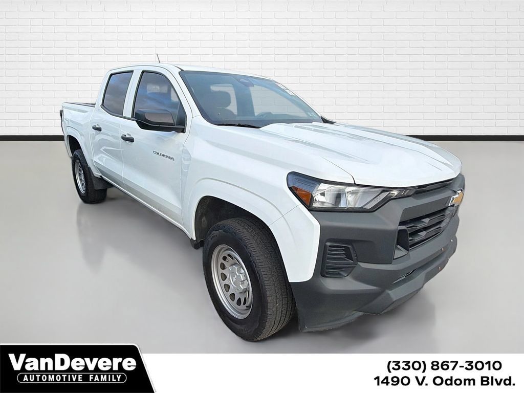 Used 2025 Chevrolet Colorado W/T w/ Advanced Trailering Package RWD image 1