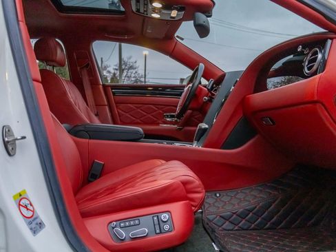 Used 2015 Bentley Flying Spur V8 image 51