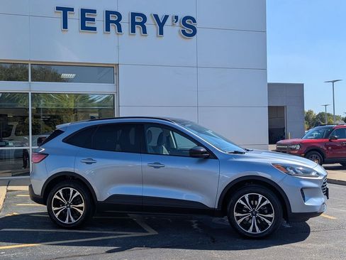 Used 2022 Ford Escape SE w/ SE Sport Appearance Package image 2