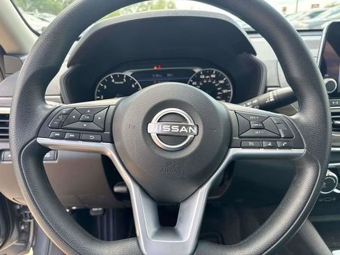 Used 2025 Nissan Altima 2.5 SV image 28