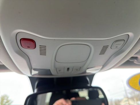 Used 2020 Jeep Renegade Latitude w/ Cold Weather Group image 16