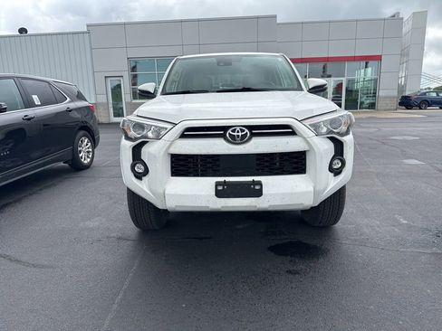 Used 2021 Toyota 4Runner SR5 Premium w/ Moonroof Package AWD/4WD image 2