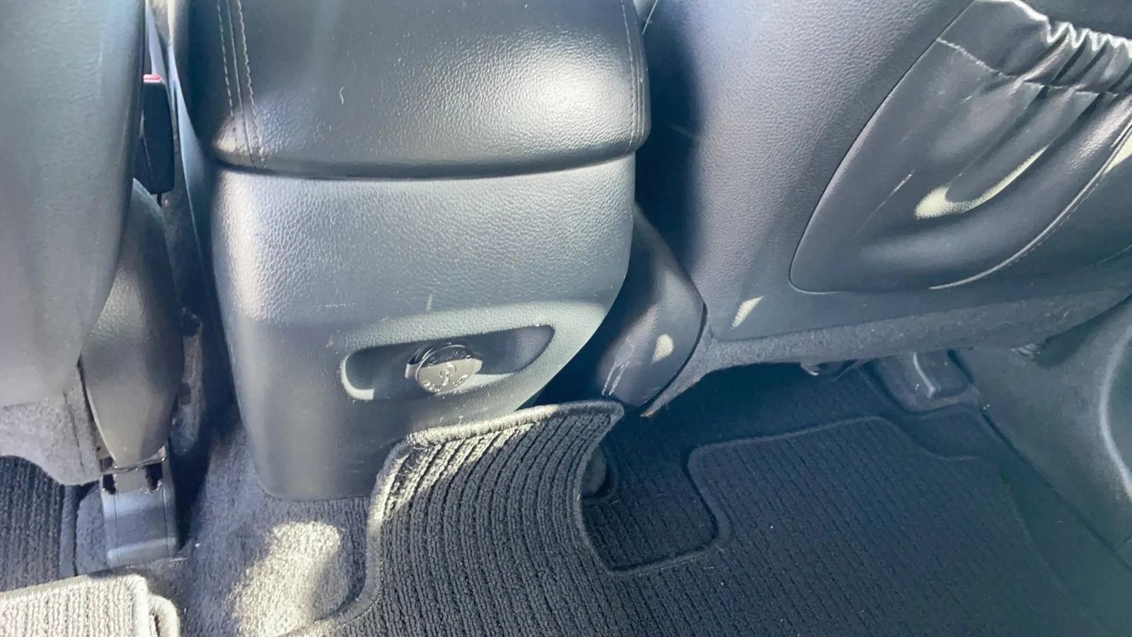 Used 2018 Hyundai Santa Fe FWD image 35
