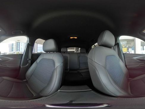 Used 2025 Buick Envista Preferred image 42