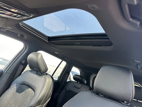 New 2024 Jeep Grand Cherokee Altitude image 17