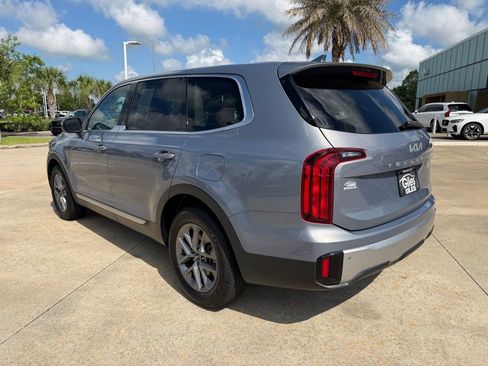Used 2023 Kia Telluride LX FWD image 3