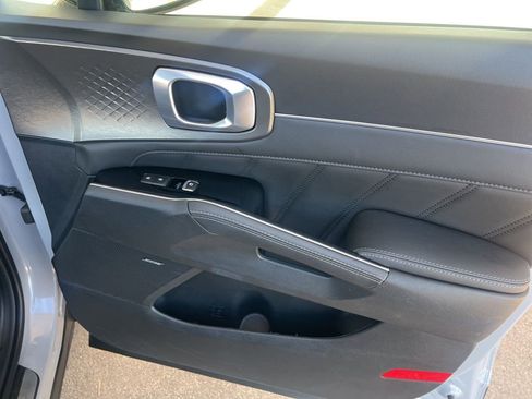 Certified 2023 Kia Sorento SX image 24