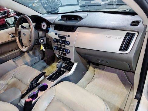 Used 2010 Ford Focus SEL image 26