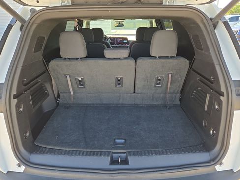 Used 2024 Chevrolet Traverse LT AWD/4WD image 12