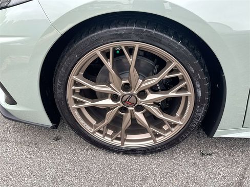 Used 2024 Chevrolet Corvette Stingray image 12