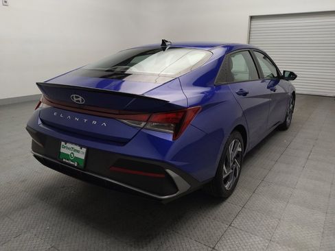 Used 2025 Hyundai Elantra Sport FWD image 9