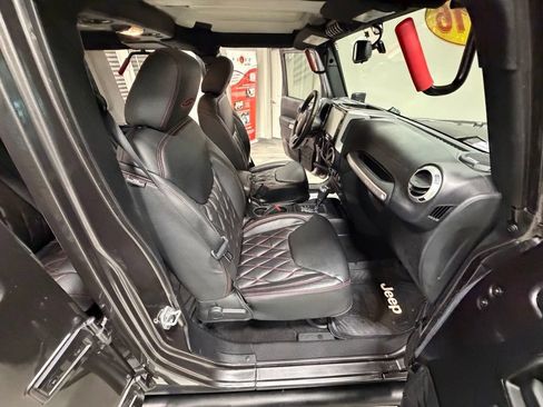 Used 2016 Jeep Wrangler Unlimited Rubicon w/ Connectivity Group AWD/4WD image 45