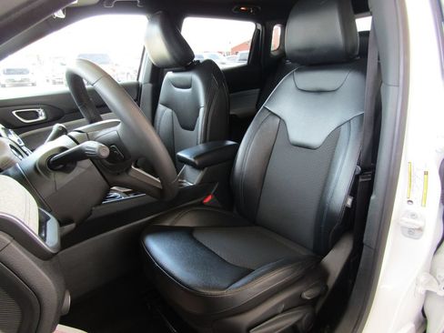 Used 2024 Jeep Compass Latitude AWD/4WD image 16