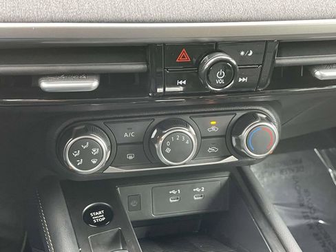 Used 2025 Nissan Kicks SV image 26