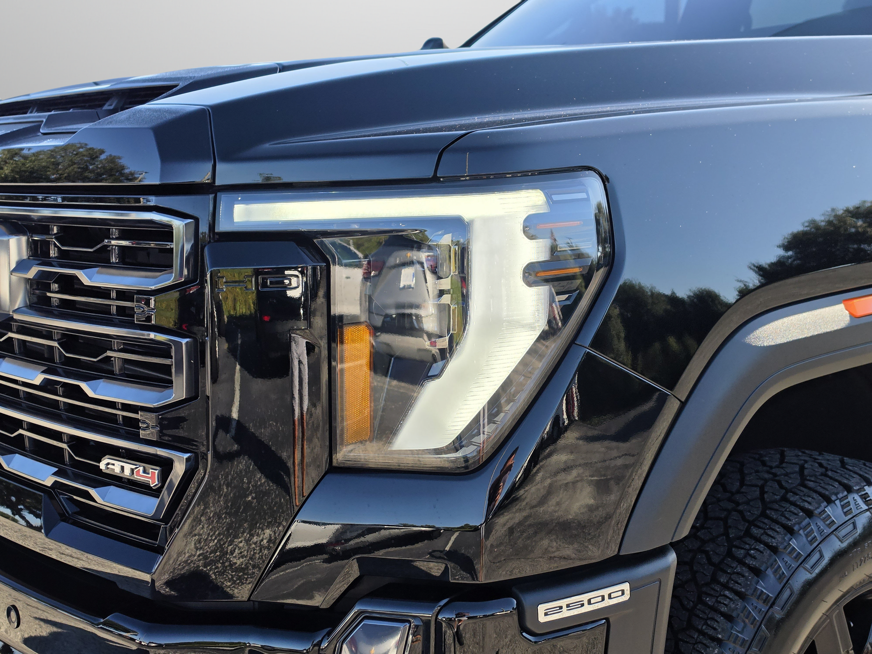Used 2024 GMC Sierra 2500 AT4 w/ AT4 Premium Plus Package AWD/4WD image 13