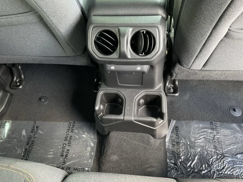 Used 2024 Jeep Gladiator Sport AWD/4WD image 16