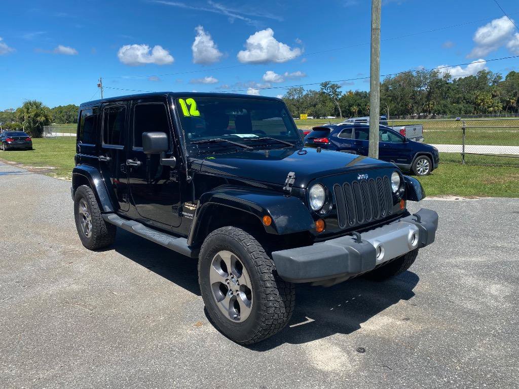 Used 2012 Jeep Wrangler Unlimited Sahara w/ Connectivity Group AWD/4WD image 5