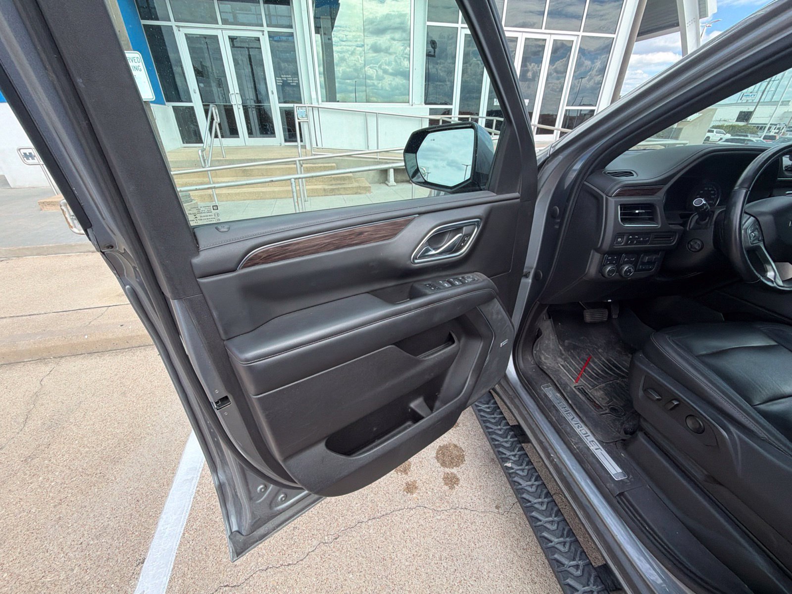 Used 2021 Chevrolet Suburban Z71 w/ Z71 Off-Road Package AWD/4WD image 6
