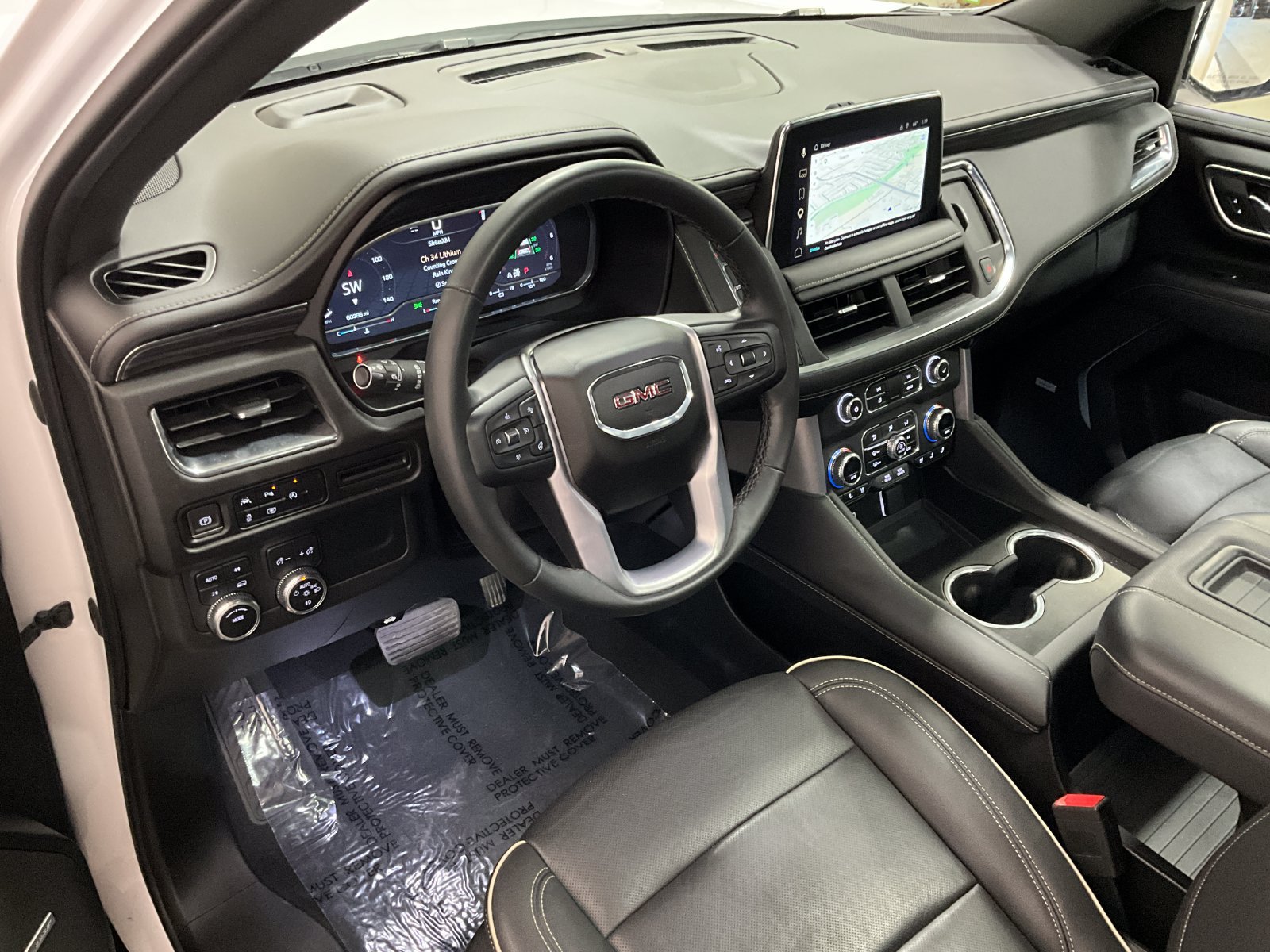 Used 2023 GMC Yukon XL SLT w/ SLT Premium Package AWD/4WD image 15
