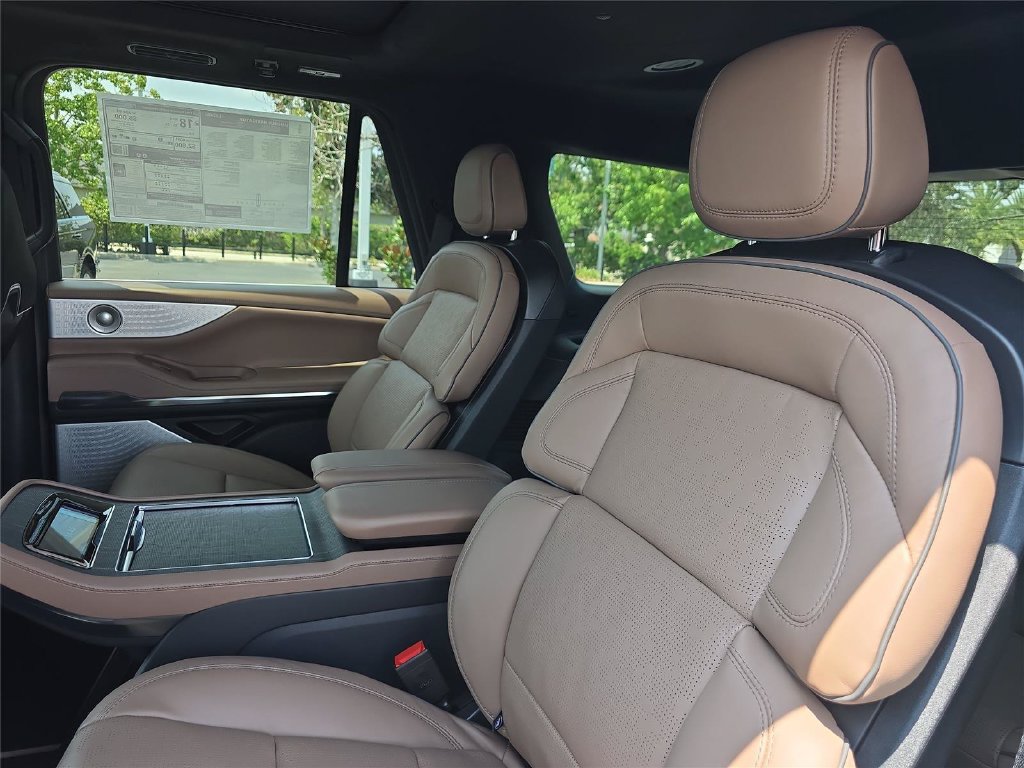 New 2027 Lincoln Navigator Black Label RWD image 12