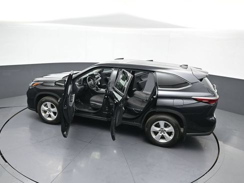 Certified 2025 Toyota Highlander LE AWD/4WD image 45
