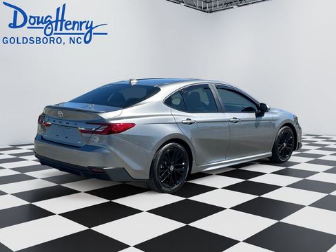 Used 2025 Toyota Camry SE w/ Convenience Package image 5