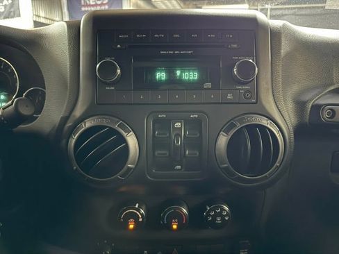 Used 2018 Jeep Wrangler Unlimited Sport S AWD/4WD image 14