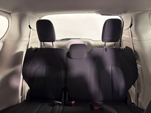 Used 2023 Chrysler Voyager LX FWD image 19