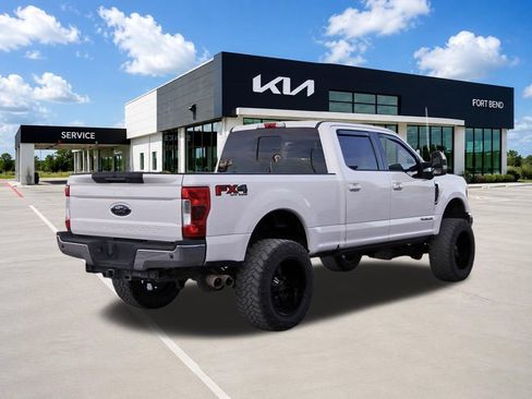 Used 2018 Ford F250 Lariat w/ Lariat Ultimate Package AWD/4WD image 5
