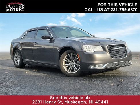 Used 2017 Chrysler 300 Touring w/ Value Package image 1
