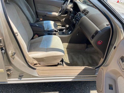 Used 1996 Nissan Maxima SE FWD image 12