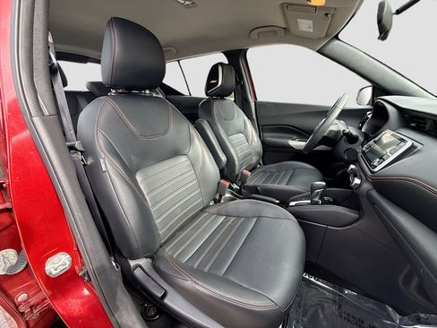 Used 2019 Nissan Kicks SR w/ SR Premium Package image 15