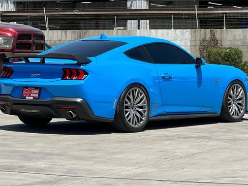 Used 2025 Ford Mustang GT Premium RWD image 3