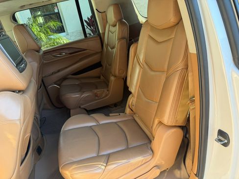Used 2016 Cadillac Escalade ESV Platinum image 44