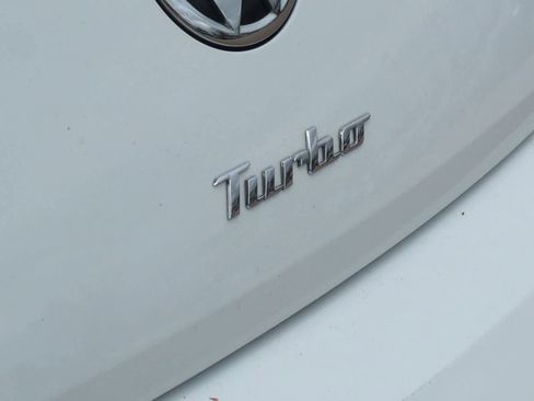 Used 2016 Volkswagen Beetle 1.8T Classic FWD image 13