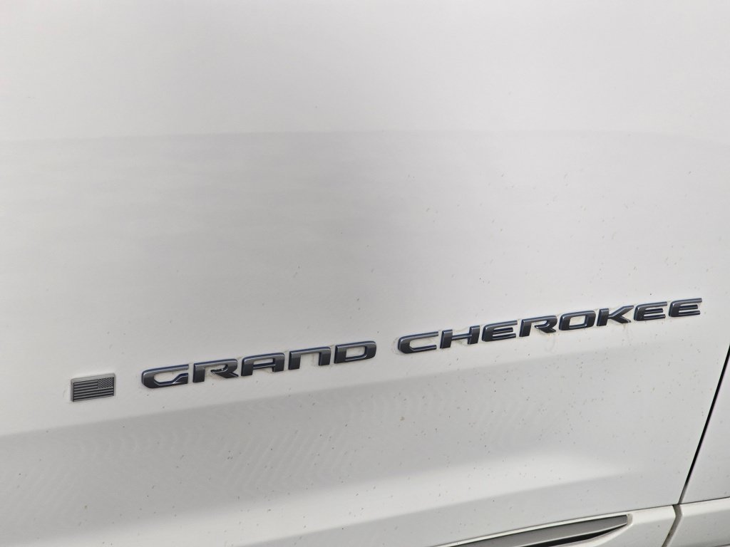 Used 2022 Jeep Grand Cherokee Summit w/ Luxury Tech Group V AWD/4WD image 35