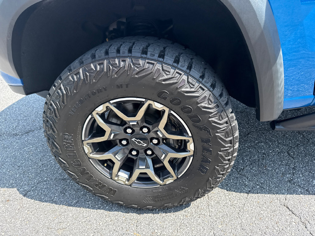 Used 2024 Chevrolet Colorado ZR2 w/ ZR2 Convenience Package III AWD/4WD image 11