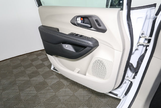 Used 2024 Chrysler Pacifica Limited FWD image 38