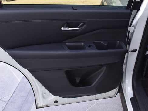 Used 2024 Nissan Pathfinder SL FWD image 48