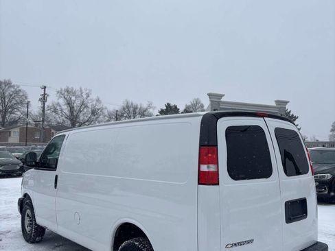 Used 2021 Chevrolet Express 2500 w/ Driver Convenience Package image 18