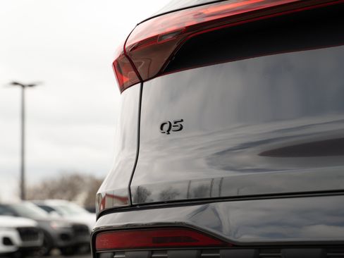 Certified 2025 Audi Q5 Premium w/ Convenience Package AWD/4WD image 29