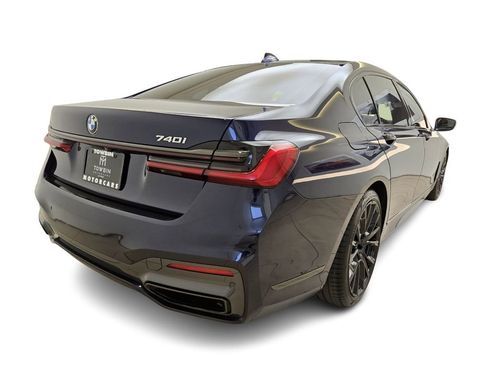 Used 2022 BMW 740i w/ M Sport Package image 9