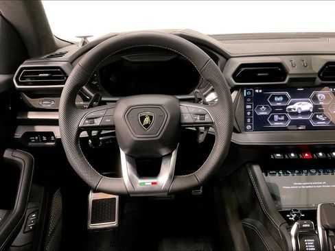 Used 2025 Lamborghini Urus SE image 9
