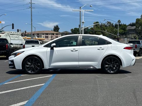 Used 2025 Toyota Corolla SE w/ SE Premium Package FWD image 2