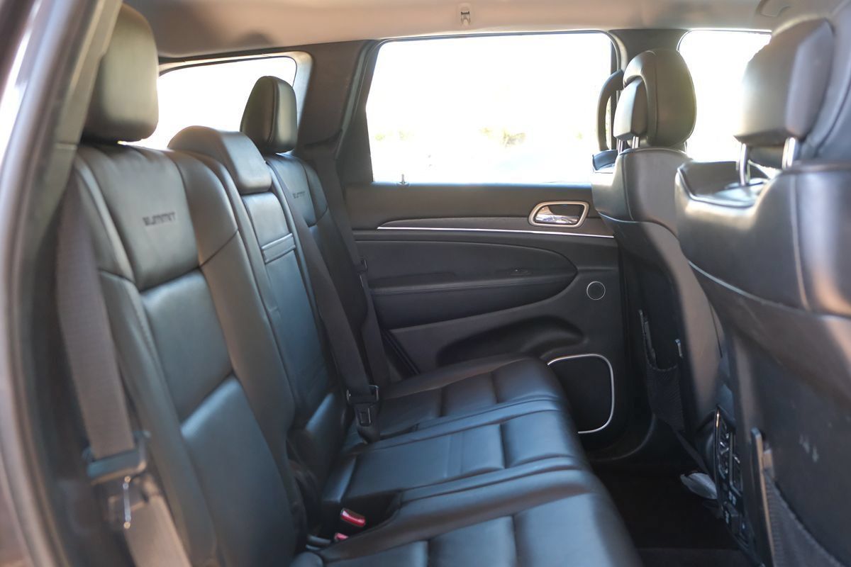 Used 2018 Jeep Grand Cherokee Summit w/ Skid Plate Group AWD/4WD image 34